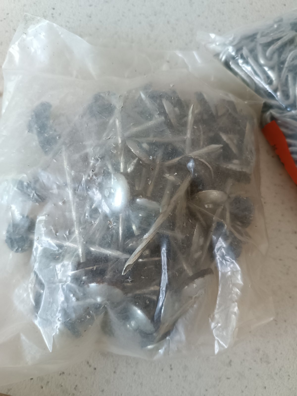 Pregos variados